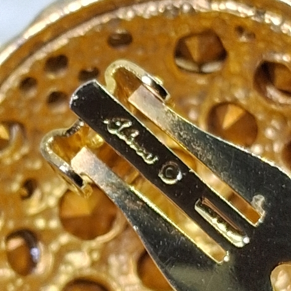 * Vintage Blanca High Dome Rhinestones Gold Tone Clip On Earrings - Picture 5 of 5